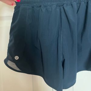 Lululemon Hotty Hot 4 inch shorts
